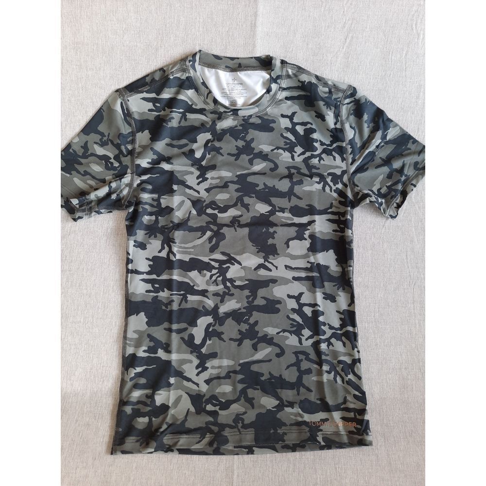 Tommie Copper Women's Medium Gray/Black Camouflage Performance Pullover T-Shirt